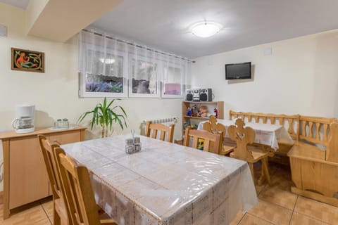 Dining area, Communal kitchen