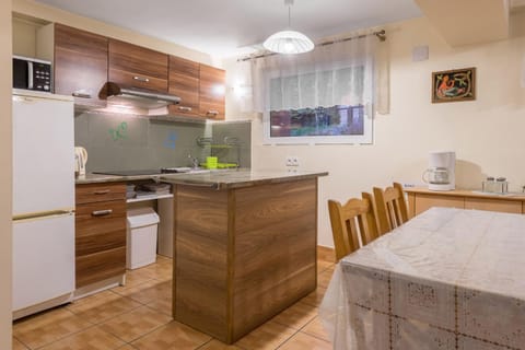 Dining area, Communal kitchen