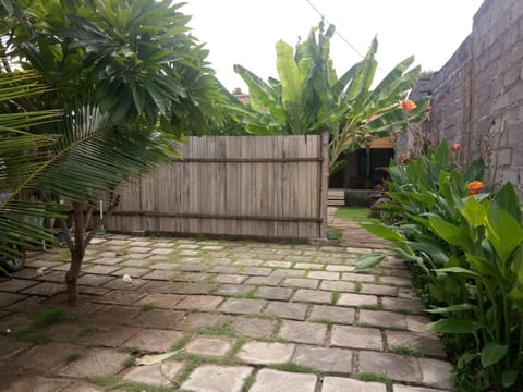 Facade/entrance, Garden