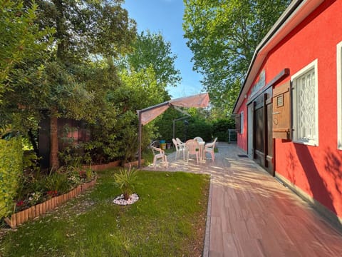 Property building, Spring, Day, Garden, Garden view