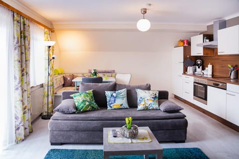 Kitchen or kitchenette, Living room, Dining area, Food, kitchen