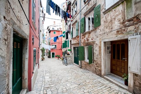 Property building, Facade/entrance, Neighbourhood, Other, Street view