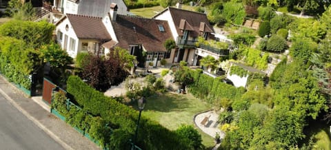 Neighbourhood, Garden view