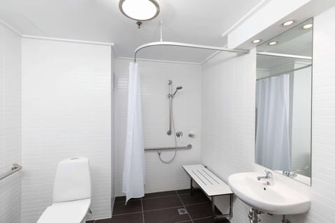 Bathroom, Photo of the whole room, On site