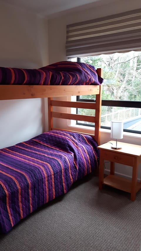 Bedroom, bunk bed