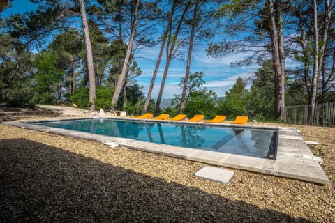 Stunning panoramic views and heated pool in Roussillon House in Provence-Alpes-Côte d'Azur