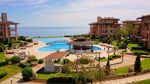 Pool view, Sea view