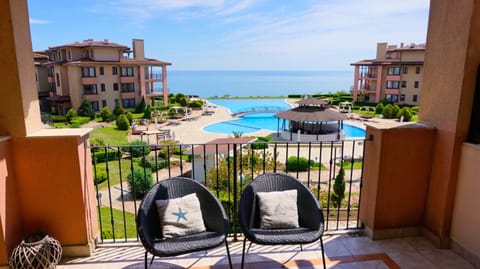 Day, Seating area, Lake view