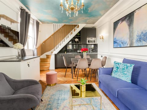 Kitchen or kitchenette, Living room, Seating area, Dining area