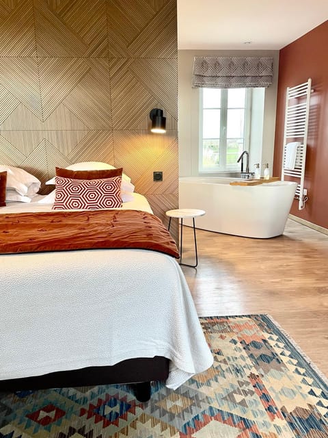 Photo of the whole room, Bedroom