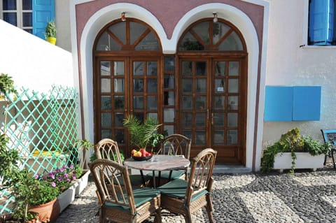 Facade/entrance, Balcony/Terrace