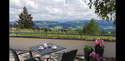 Schönblick Hotel Garni Ferienwohnungen Alojamiento y desayuno in Lindenberg im Allgäu