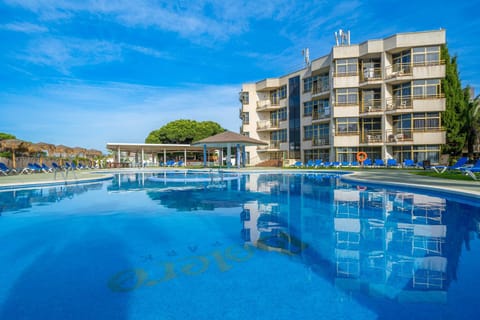 Property building, Day, Pool view, Swimming pool, sunbed