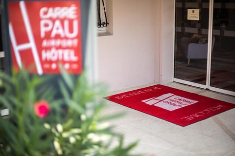 Carré Pau Airport Hôtel Hotel in Pau