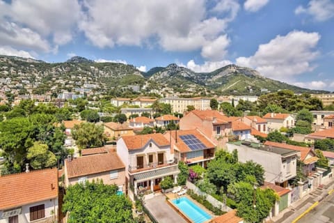 Neighbourhood, Natural landscape, Bird's eye view, City view, Mountain view, Pool view, Location