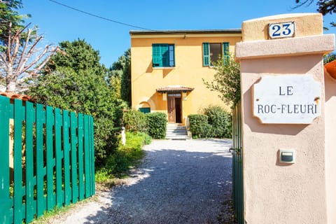 ROC FLEURY - Cap d'Ail, VI1094 by Riviera Holiday Homes Maison in Cap-d'Ail
