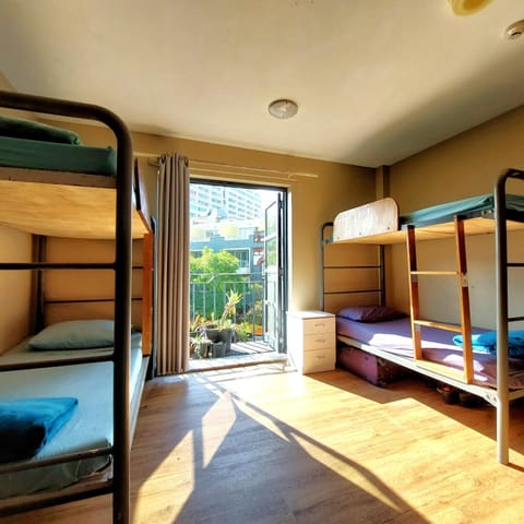 Bedroom, bunk bed