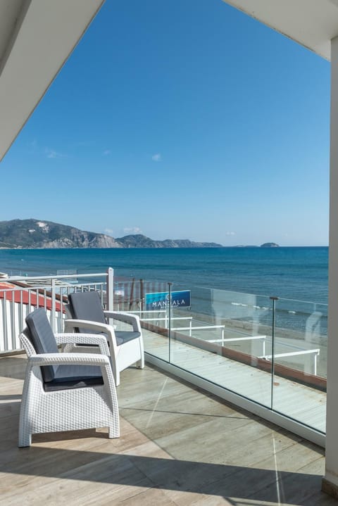 Day, Balcony/Terrace, Seating area, Beach