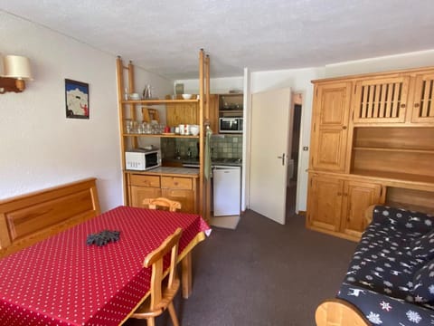 Appartement 2 Pièces + Coin Montagne Classé 2* - Idéal pour 6 personnes - Skis aux pieds - Montgenèvre - FR-1-445-33 Apartment in Montgenèvre