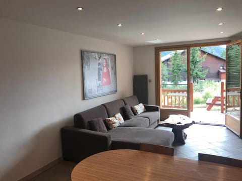 Bel appartement 6 pers, terrasse, garage, animaux admis - FR-1-445-34 Apartment in Montgenèvre