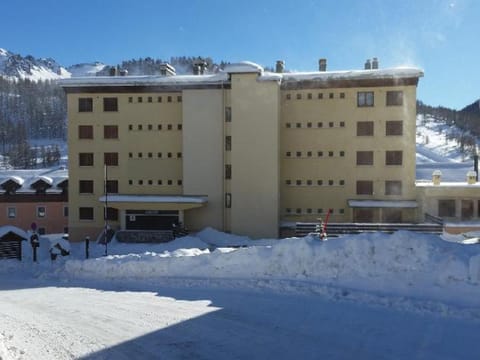 Proche des pistes ! Appartement 6 pers avec parking, animaux acceptés - FR-1-445-58 Apartment in Montgenèvre