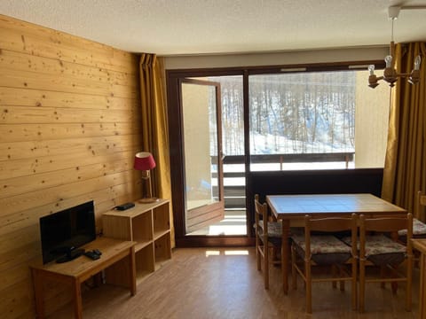 Montgenèvre - Appartement sur les pistes 4-6 pers., balcon sud-ouest, animaux acceptés - FR-1-445-107 Apartment in Montgenèvre