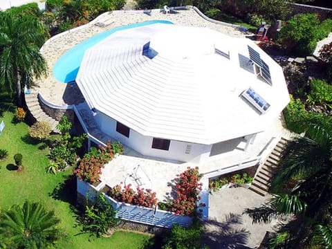 Property building, Bird's eye view, Garden, Swimming pool