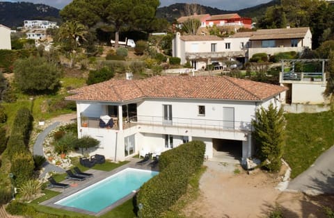 Villa piscine vue mer Haus in Corsica