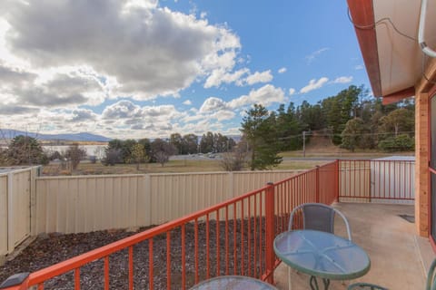 Snowdome 4 3 Poly Cow Lane House in Jindabyne