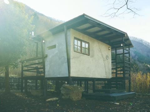 LOOF Tiny House Camp Albergue natural in Shizuoka Prefecture