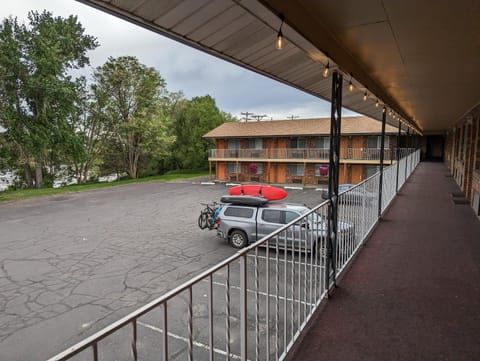 Henry's Fork Inn Motel in Saint Anthony