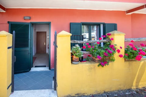 Red flat Apartamento in Bari Sardo
