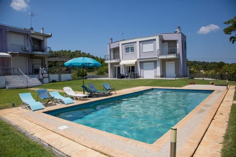 Pool view, Swimming pool, sunbed