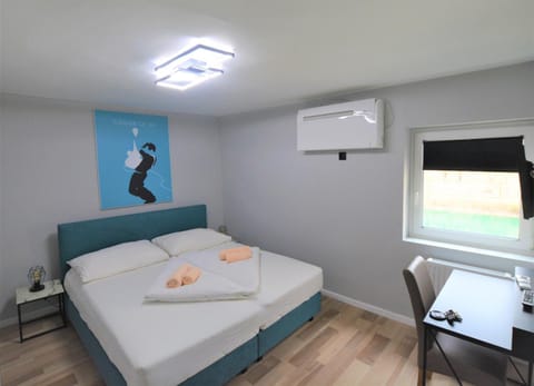 Photo of the whole room, River view