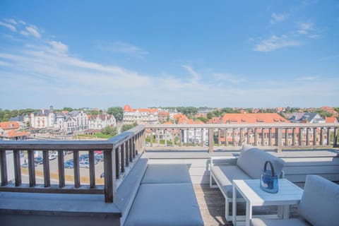 Balcony/Terrace, City view, Street view