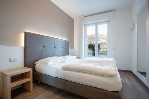 Bed, View (from property/room), Balcony/Terrace, Mountain view