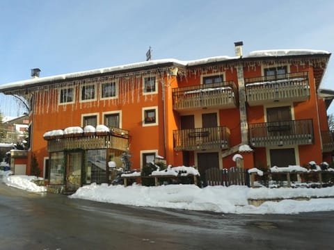 Facade/entrance, Winter