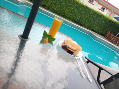 Patio, Day, Food and drinks, Food, Pool view, Swimming pool, Drinks