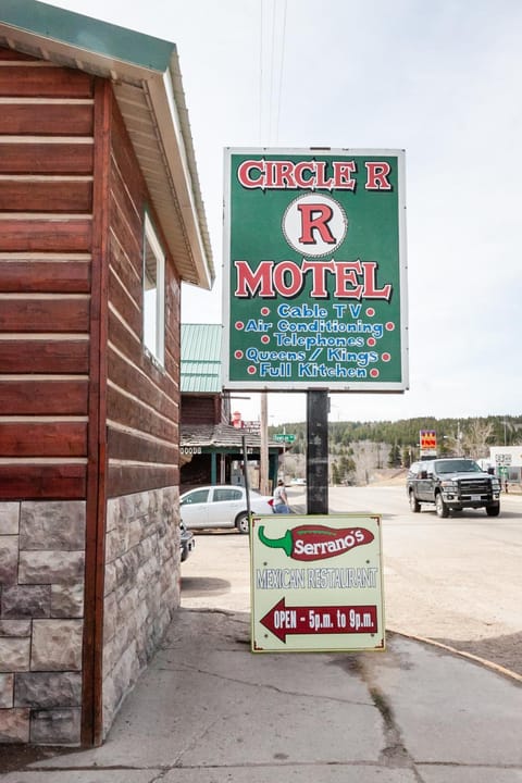 Circle R Motel Motel in East Glacier Park