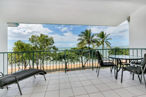 Beachfront Apartments on Trinity Beach Apartment hotel in Cairns