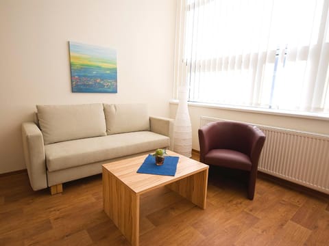 Day, Living room, Seating area, Seating area, Mountain view