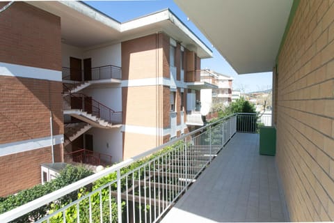 M27 - Marcelli, trilocale con terrazzo a 150 metri dal mare Apartamento in Marcelli