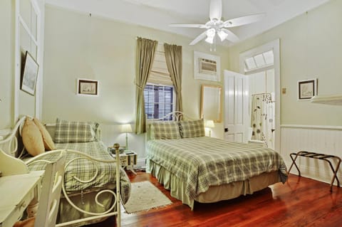 The Burgundy Bed and Breakfast Bed and Breakfast in Faubourg Marigny