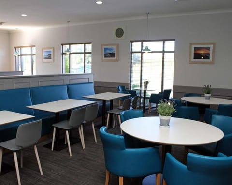 Restaurant/places to eat, Food and drinks