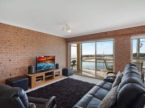 Grand Pacific 2 Unit 2 - Ground Floor Apartment in Narooma