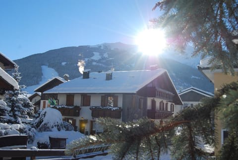 Property building, Facade/entrance, Day, Natural landscape, Winter, Mountain view