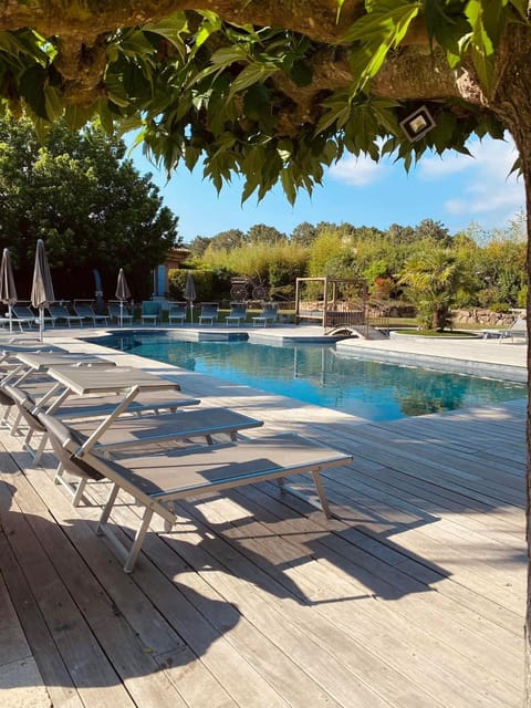 Coffee/tea facilities, Pool view