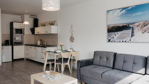 Kitchen or kitchenette, Living room, Seating area, Dining area