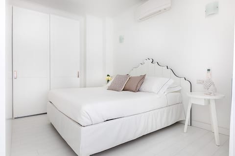 White Stylish Apartments 2 Condo in Vico Equense