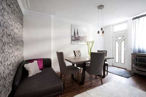 Living room, Photo of the whole room, Seating area, Dining area